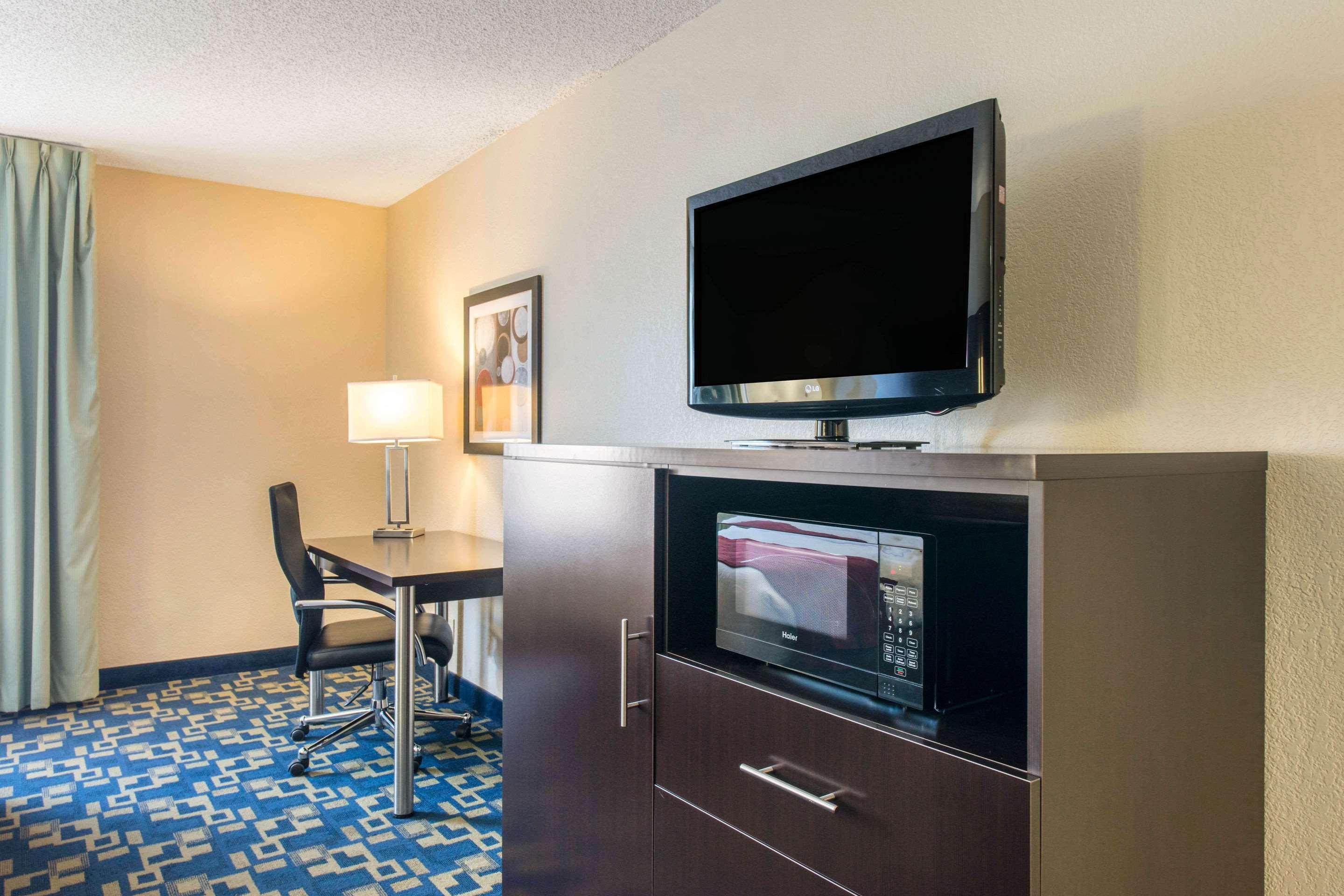 Comfort Inn & Suites Near Universal Orlando Resort-Convention Ctr מראה חיצוני תמונה