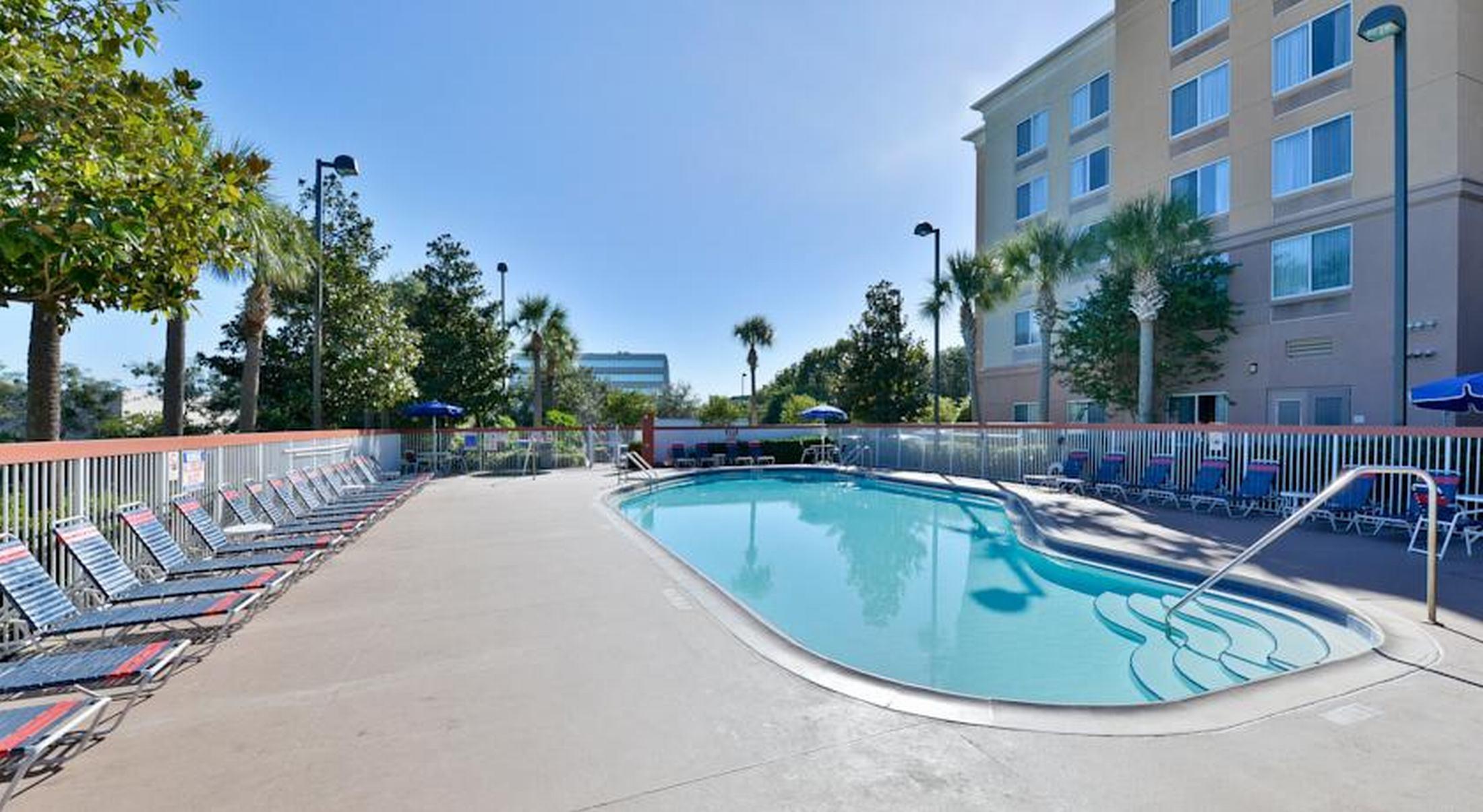 Comfort Inn & Suites Near Universal Orlando Resort-Convention Ctr מראה חיצוני תמונה